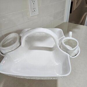 Vintage WP USA 1985 serving platter with creamer and sugar.